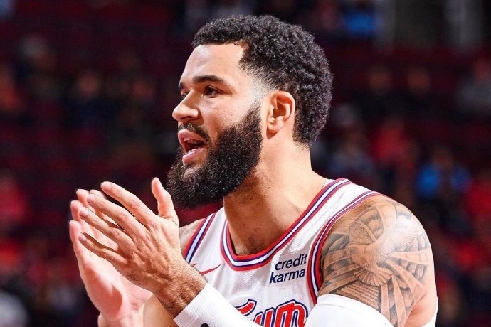  范弗利特降薪留守，火箭冲冠再添助力